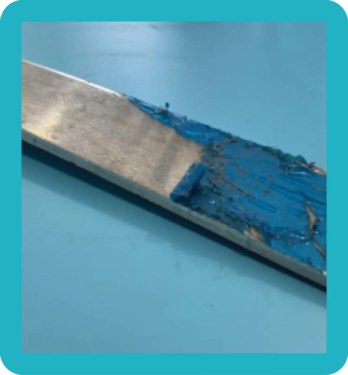 Clip Aluminium Clip on a table.