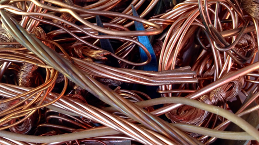 Pile of copper wires tangled up – how is copper recycled