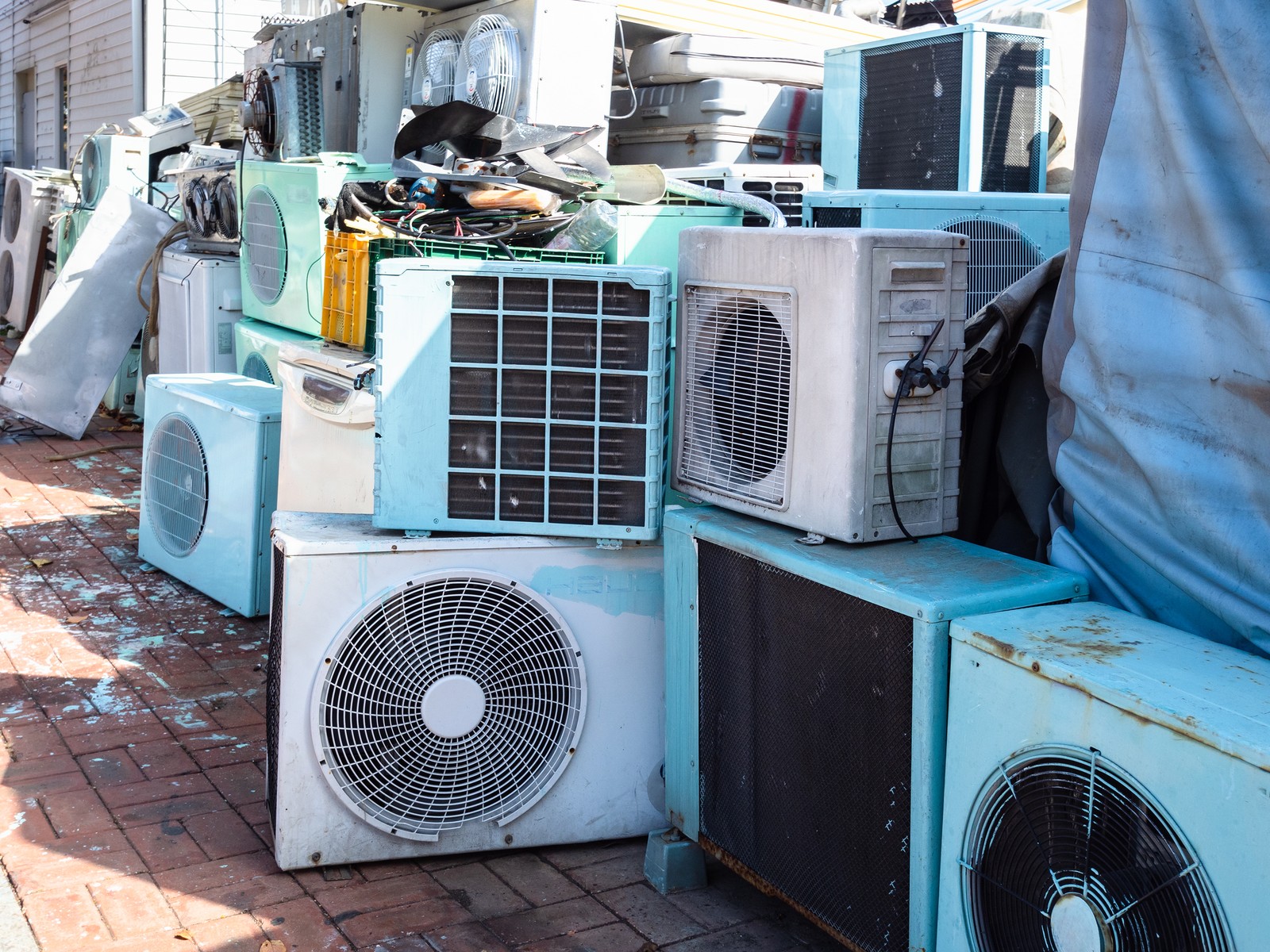 air-conditioning units — 3